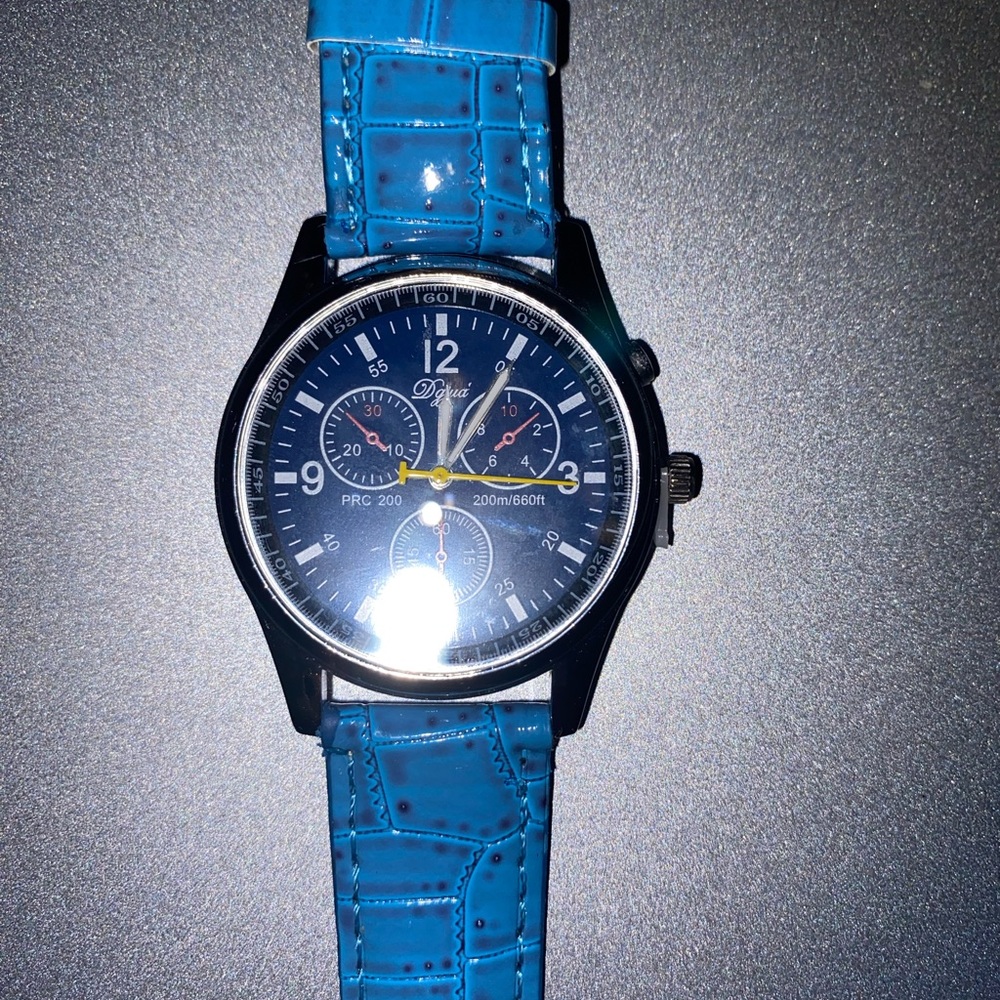 Watch - Picture 3 of 9